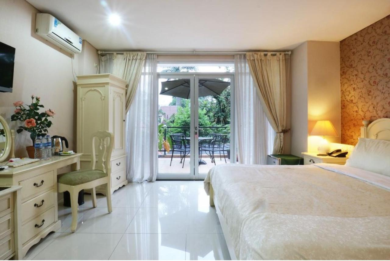 La Nostalgie Boutique Guest House Bandung Exterior photo