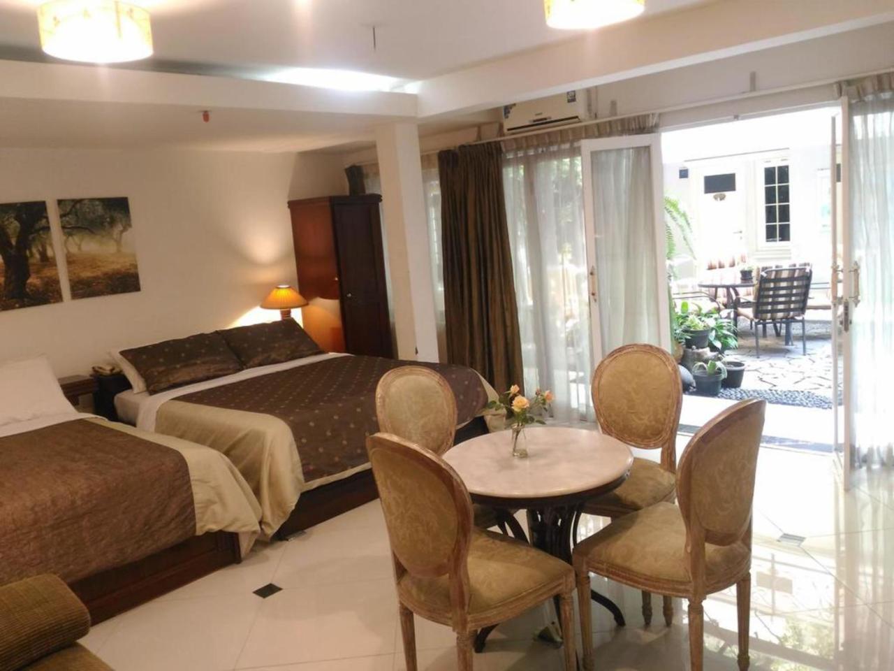 La Nostalgie Boutique Guest House Bandung Exterior photo